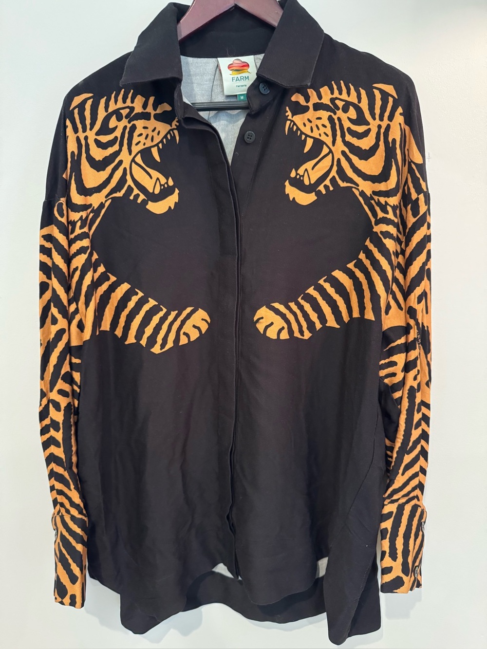 FARM Rio Black Tiger Long Sleeve Button-Up Shirt size medium NWOT - Picture 4 of 8